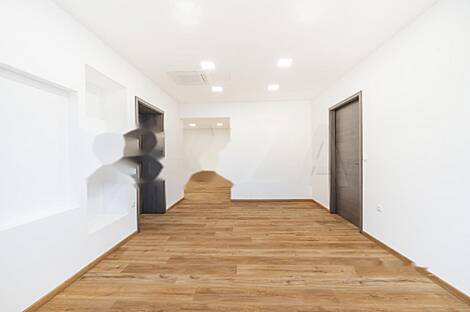 Апартаменты с тремя комнатами в Бизовике: 2