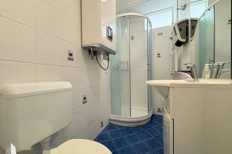 Трехкомнатная квартира в центральной части города: 8