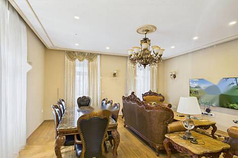 Центральная Любляна 5+ комнатная квартира: 18