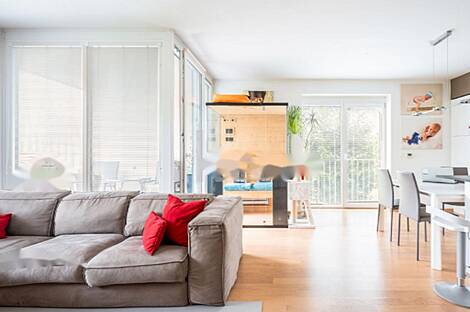 Квартира с четырьмя комнатами: 2