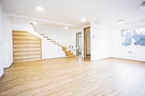 Дом с более чем 5 комнатами в Новых Вижмаре: 4