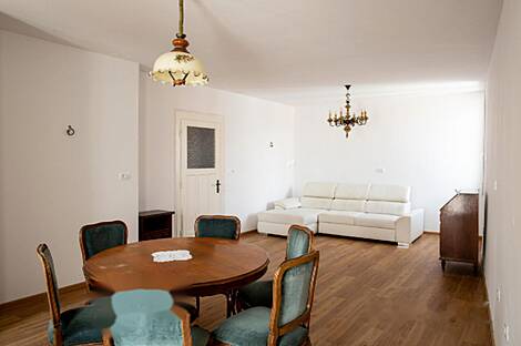 Жилье с пятью и более комнатами.: 1