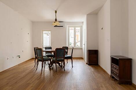 Жилье с пятью и более комнатами.: 2