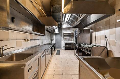 Центр коммерческого помещения: 7