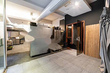 Центр коммерческого помещения: 16