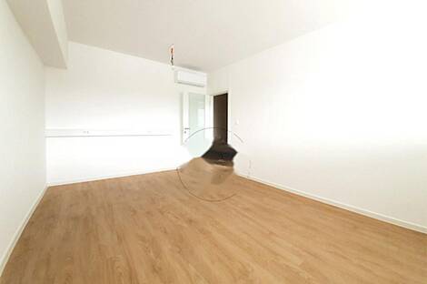 Коммерческое здание Вич: 2