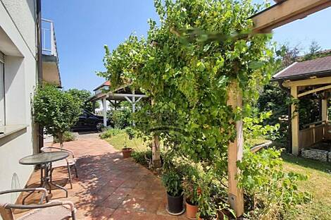 Дом на два этажа с прилегающим садом.: 3