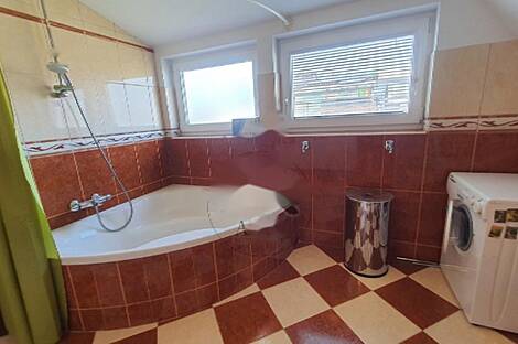 Дом на два этажа с прилегающим садом.: 25