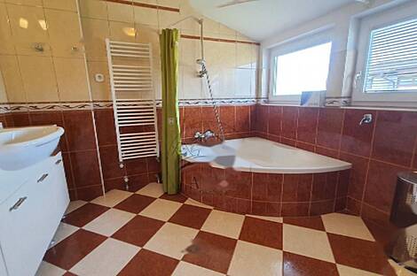 Дом на два этажа с прилегающим садом.: 26