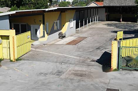 Торговое помещение и склад в районе Безиград: 2