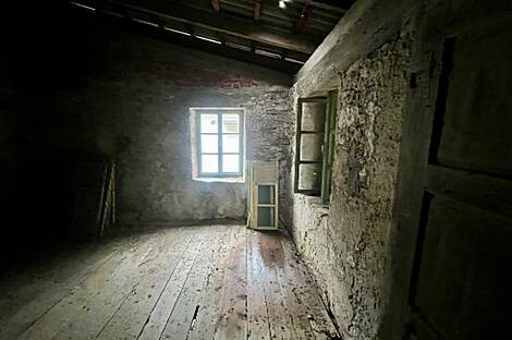 Толмин, Српеница, дом: 10