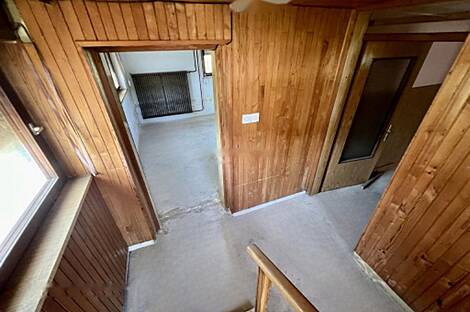 Кот на террасе дома.: 26