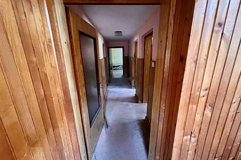 Кот на террасе дома.: 27