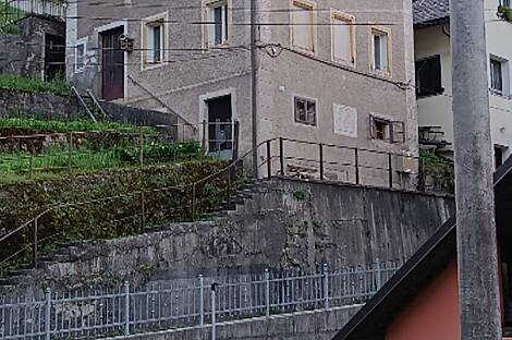 Здание в Идрии Грапа: 1