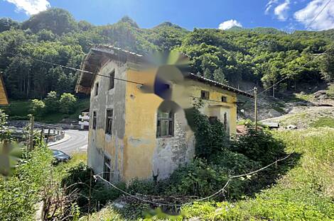 Здание возле моста через реку Коритница: 3