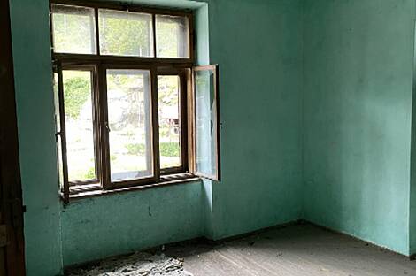 Здание возле моста через реку Коритница: 13