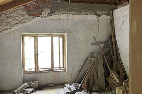 Здание возле моста через реку Коритница: 14