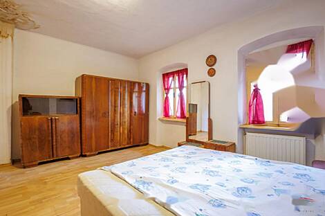 Здание, Метлика: 14