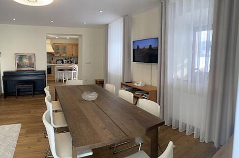 Дом на возвышенности, окруженный природой.: 15