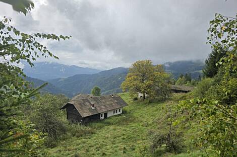 Дом, хозяйство святого Ермолая, расположенное над Мутой.: 10
