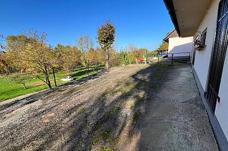 Дом у реки Крка в населённом пункте Велика Малинца: 18