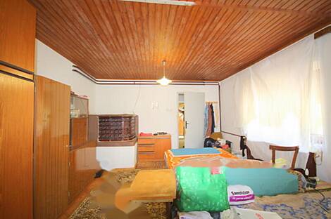 Здание в Копривнице, Войско: 12