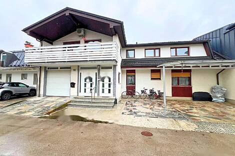 Новый Луч Вич является домом с террасой: 5