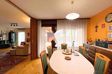 Новый Луч Вич является домом с террасой: 7