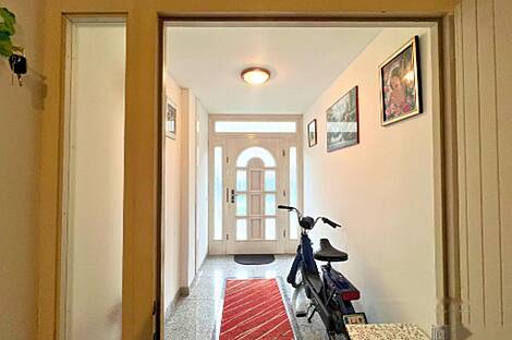 Новый Луч Вич является домом с террасой: 11