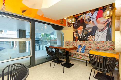 Центр коммерческих помещений: 9