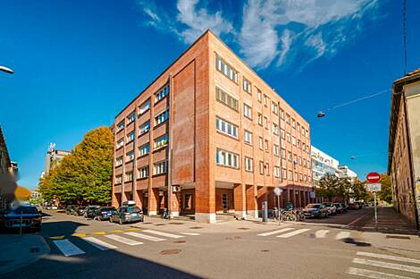 Торговое здание в центральной части города: 19