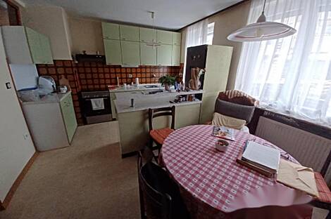 Дом на две семьи в Любляне, район Шишка, у подножия горы Шмарно Горо.: 2