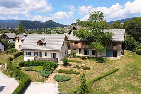 Дом, с которого открывается вид на Бледский замок: 1