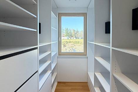 Квартира с четырьмя комнатами: 8