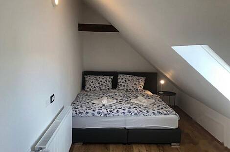 Квартира с тремя комнатами в центре: 2