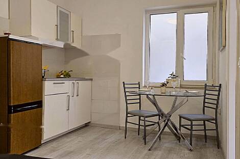 Двухкомнатная квартира в центре: 2