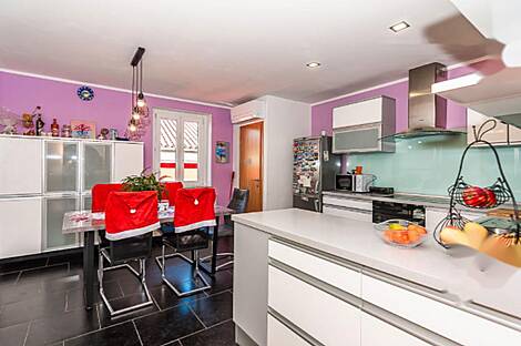 Апартаменты с пятью и более комнатами: 4