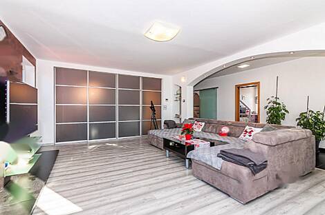 Апартаменты с пятью и более комнатами: 10