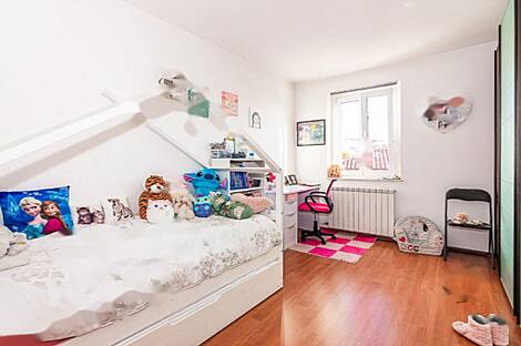 Апартаменты с пятью и более комнатами: 16