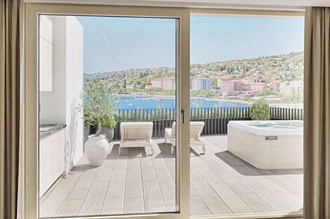 Квартира с тремя комнатами у побережья: 1