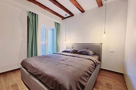 Жилая площадь с пятью и более комнатами в Пиране: 5