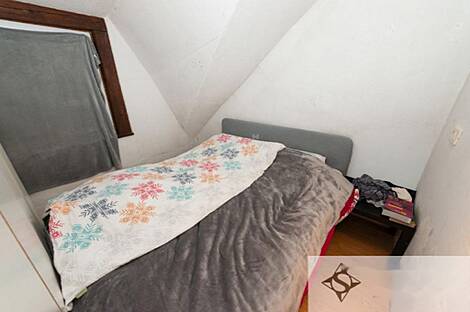 Врховци дом: 8