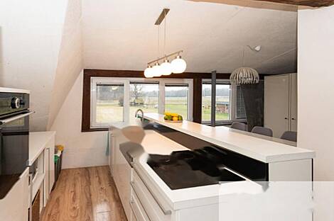 Врховци дом: 9