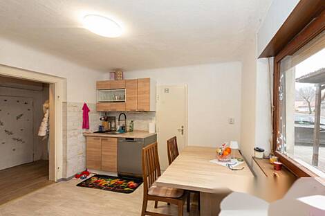 Врховци дом: 15