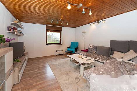 Врховци дом: 17