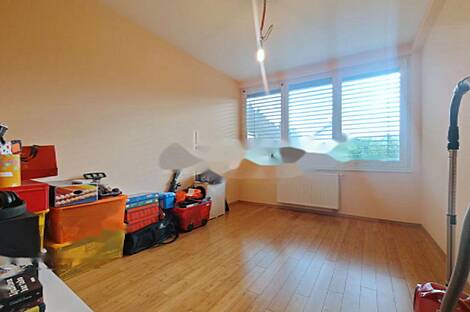 Бижовик Дом: 14