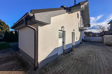 Здание в Любляне, район Мосте: 2