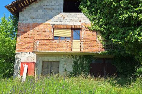 Забуковье - это дом, обладающий чертами фермы.: 2