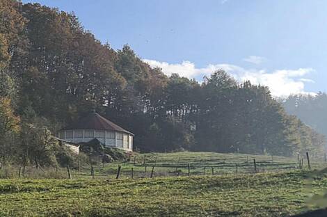 Дом с конюшней в Кметияново Сеножеце: 2