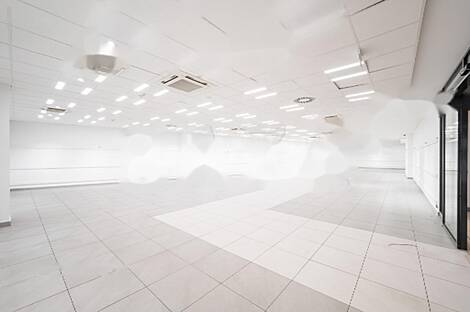 Коммерческая площадь Поляне: 2